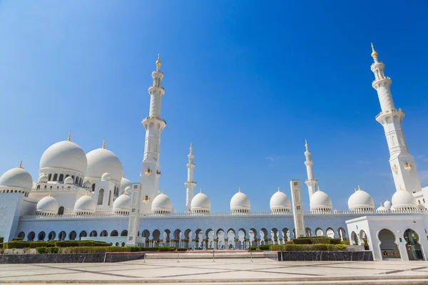 Мечеть шейха Зайеда в Абу-Даби — стоковое фото