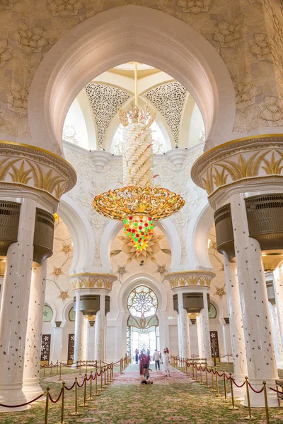 アブダビ シェイク ザイード グランド モスク、美しいインテリア — ストック写真