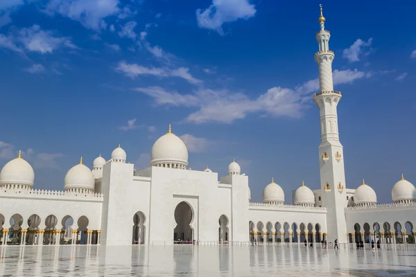 Белая мечеть Абу-Даби Шейха Заида — стоковое фото