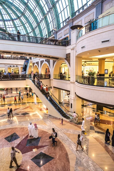 Mall of the Emirates is a shopping mall in the Al Barsha district of Dubai — Stock Photo, Image