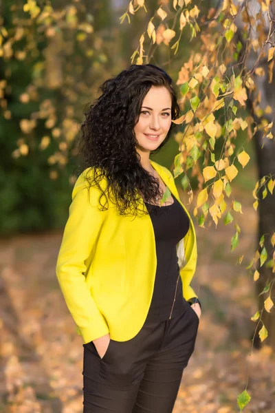 Portrait Of Young Smiling Beautiful Woman — Stock Photo, Image