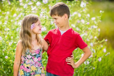 çok güzel mutlu açık havada yaz günü çocuklar