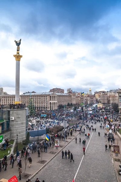 Protesteren op euromaydan in kiev tegen de premier Janoekovitsj — Stockfoto