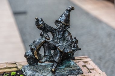 GNOME Wroclaw masal dan heykel
