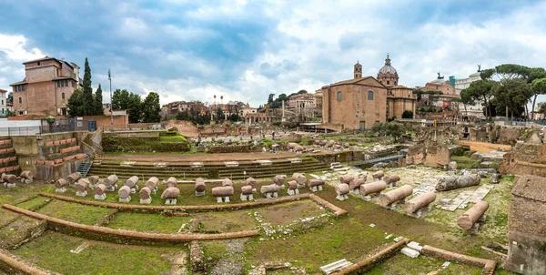 Ruinas romanas en Roma. — Foto de Stock