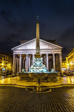 Pantheon, gece