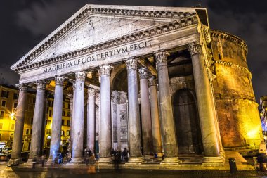 Pantheon, gece