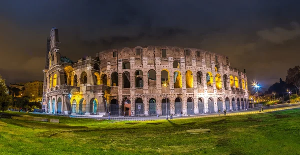 Colosseum, gece — Stok fotoğraf