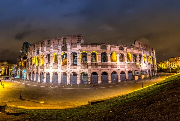 Colosseum pe timp de noapte — Fotografie, imagine de stoc