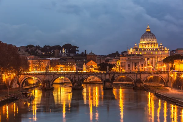 Vatican and river Tiber in Rome — Stock Photo, Image