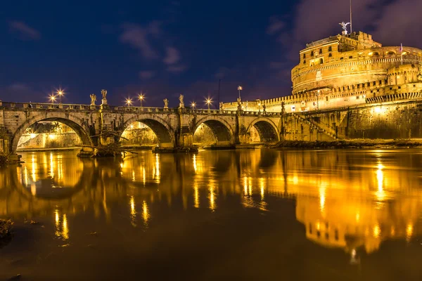 在罗马的圣天使的桥梁 — 图库照片