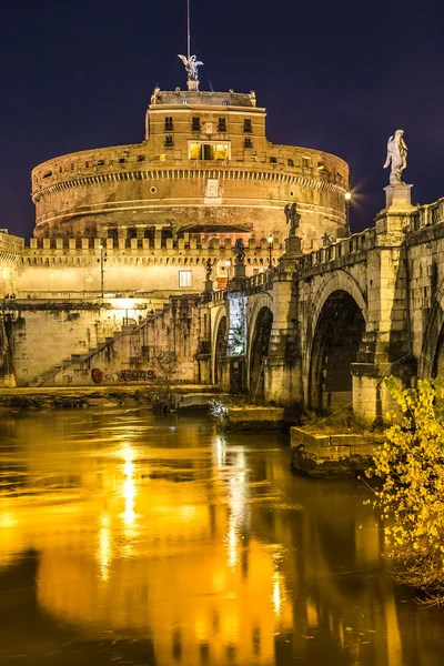 Broen til Sant 'Angelo i Roma – stockfoto