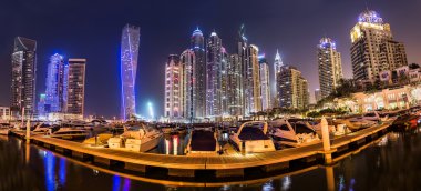 Dubai Yat Limanı cityscape