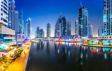 Dubai Yat Limanı cityscape