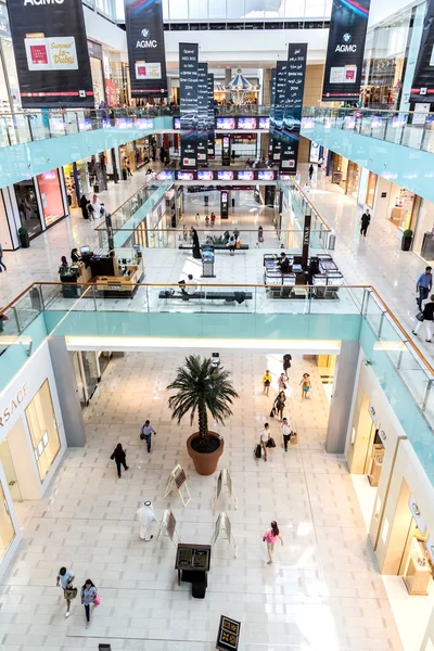 Vnitřní pohled na Dubaj mall — Stock fotografie