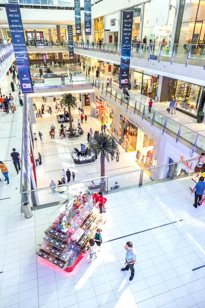 Vnitřní pohled na Dubaj mall — Stock fotografie