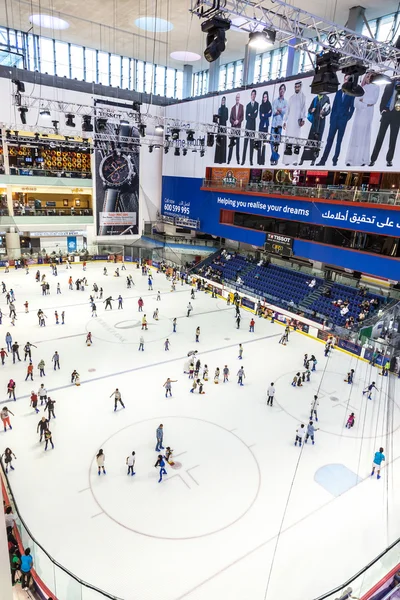 La pista de hielo del Dubai Mall — Foto de Stock