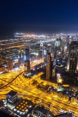 Dubai şehir gece çekimi