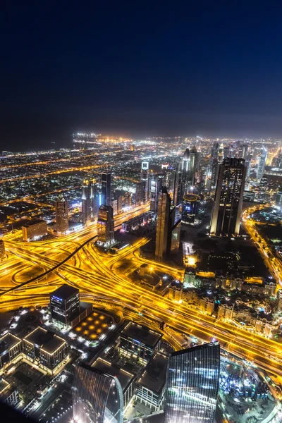 Dubai centrum nachtbeeld — Stockfoto