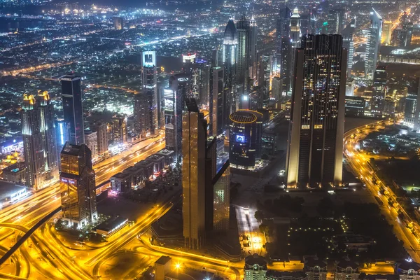 Dubai centrum nachtbeeld — Stockfoto