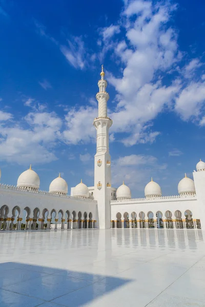 Abu Dhabi Sheikh Zayed Mesquita Branca — Fotografia de Stock