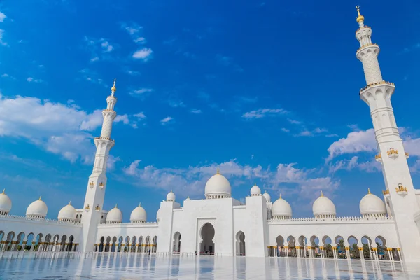 Abu Dhabi Sheikh Zayed Vita moskén — Stockfoto