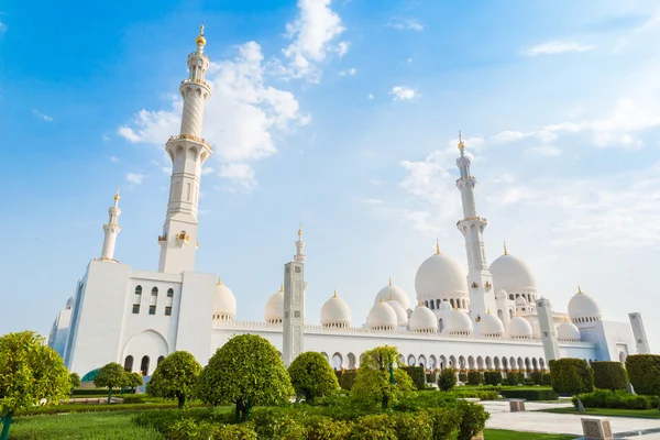 Mezquita blanca Abu Dhabi Sheikh Zayed — Foto de Stock