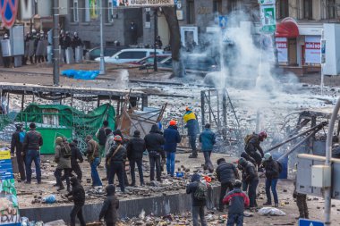протест проти «диктатура» в Україні перетворює насильницькі