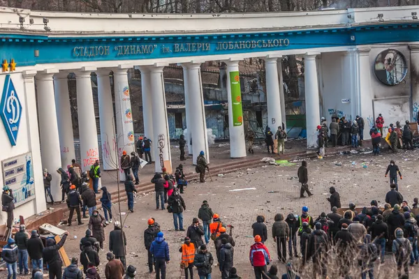 Protest tegen "dictatuur" in Oekraïne draait gewelddadige — Stockfoto