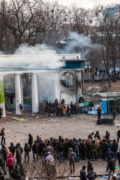 Protest tegen "dictatuur" in Oekraïne draait gewelddadige — Stockfoto