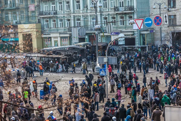 Protest tegen "dictatuur" in Oekraïne draait gewelddadige — Stockfoto