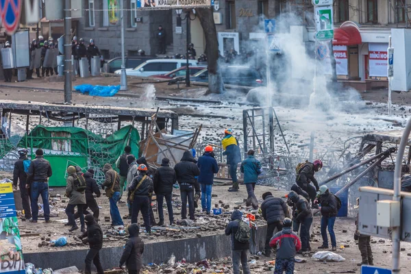 Protest tegen "dictatuur" in Oekraïne draait gewelddadige — Stockfoto