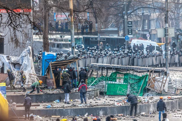 Protest tegen "dictatuur" in Oekraïne draait gewelddadige — Stockfoto