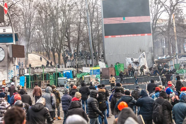 Protest tegen "dictatuur" in Oekraïne draait gewelddadige — Stockfoto