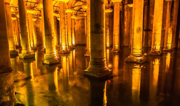 Podzemní baziliky cistern (yerebatan sarnici) v Istanbulu, Turecko. — Stock fotografie