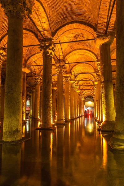 Cisterna de la Basílica Subterránea (Yerebatan Sarnici) en Estambul, Turquía . — Foto de Stock