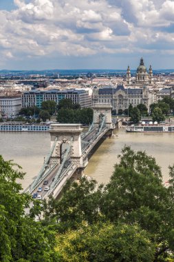 zincir köprü ve Macaristan Parlamentosu'nun, Budapeşte, Macaristan