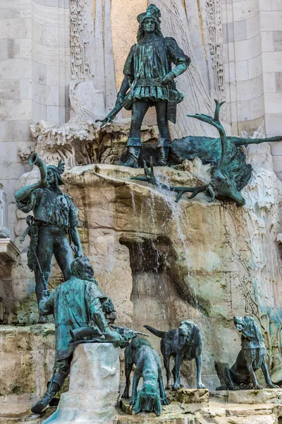 Jacht standbeeld op het Koninklijk Paleis, Boedapest — Stockfoto