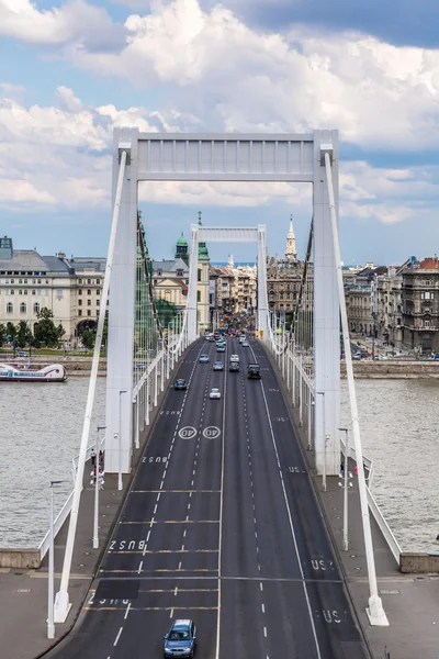 Elisabeth Bridge, Budapest, frontal view