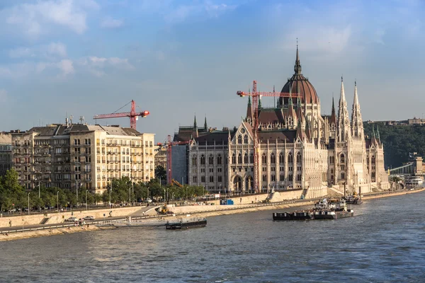 Kettingbrug en het Hongaarse Parlement, Boedapest, Hongarije — Stockfoto