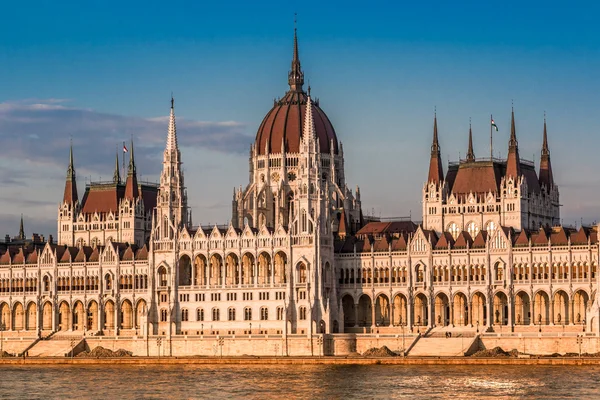 Lánchíd és a magyar Országgyűlés, Budapest, Magyarország — Stock Fotó