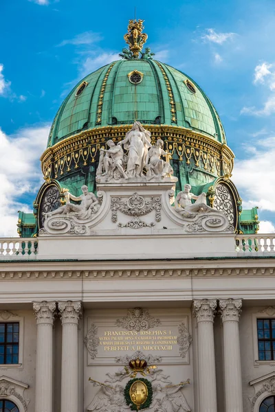 St. michael skrzydło Pałacu Cesarskiego hofburg. Wiedeń. Austria. — Zdjęcie stockowe