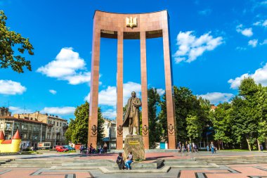 Ukrayna Ulusal kahraman s. bandera ve büyük bir üç çatallı Anıtı