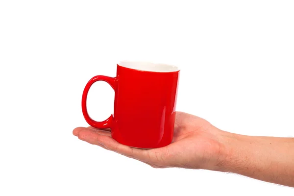 La mano masculina sostiene una taza roja —  Fotos de Stock