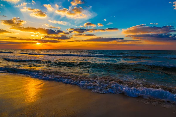 Tramonto in spiaggia — Foto Stock