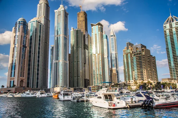 Edifícios modernos em Dubai — Fotografia de Stock