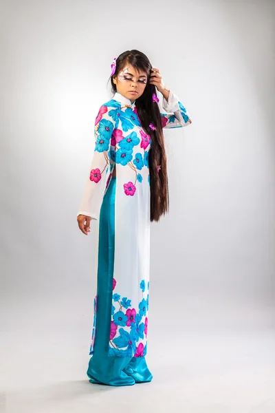 Beautiful asian woman wears a national dress — Stock Photo, Image