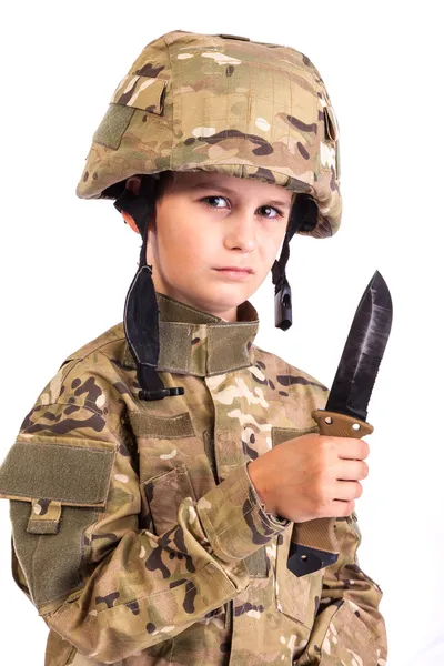 Junger Soldat mit Messer — Stockfoto