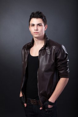 siyah genç adam