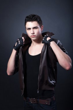 siyah genç adam